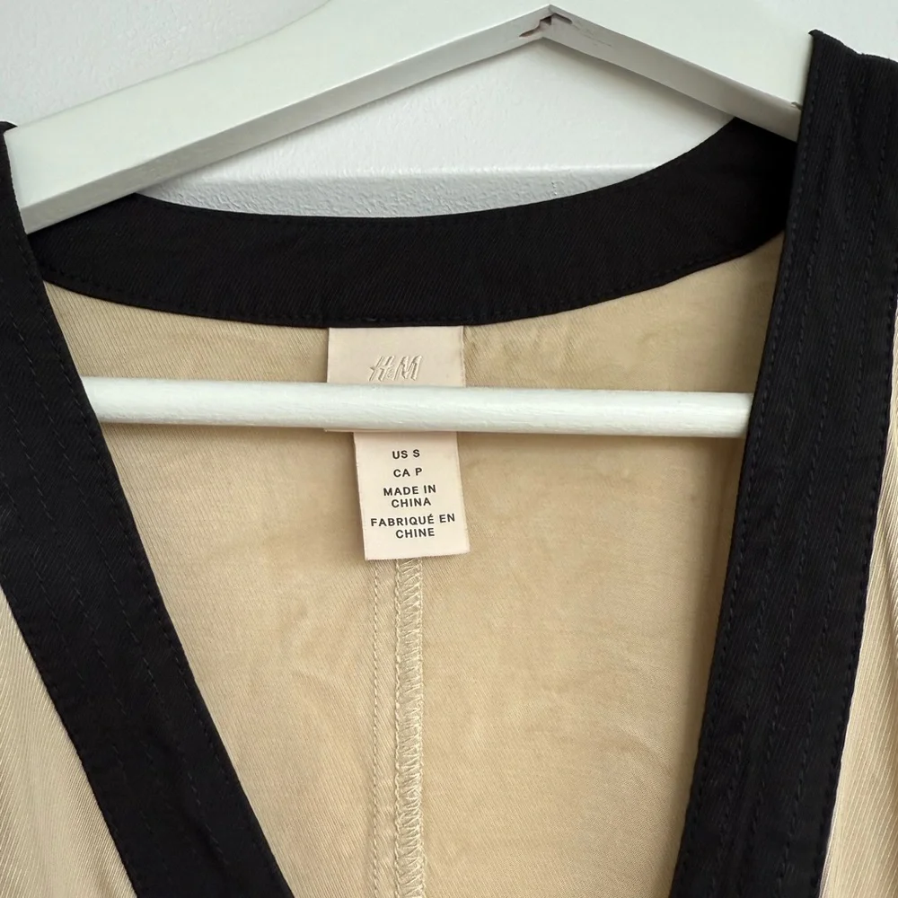 Floral Print Kimono Robe - Black and Tan. Size S-M. Premium collection H&M. - Picture 8 of 12